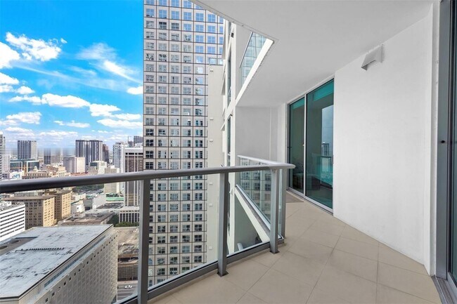 Foto del edificio - 300 S Biscayne Blvd