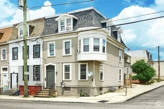 Building Photo - 301 N Queen St