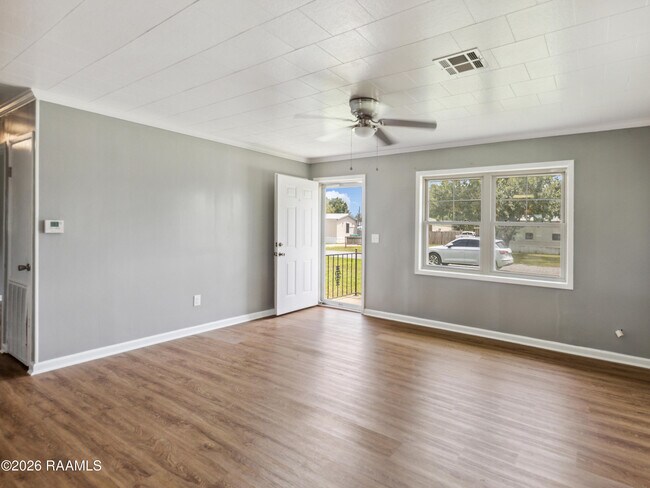 Building Photo - 319 W Railroad Ave