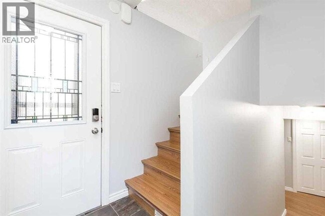 Building Photo - 93 Simon Fraser Blvd W