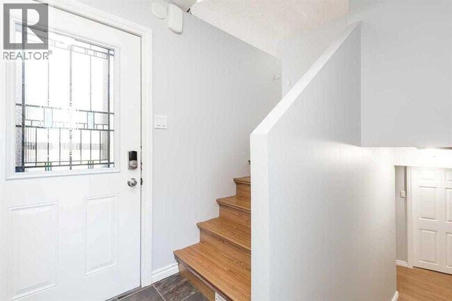 Photo du bâtiment - 93 Simon Fraser Blvd W