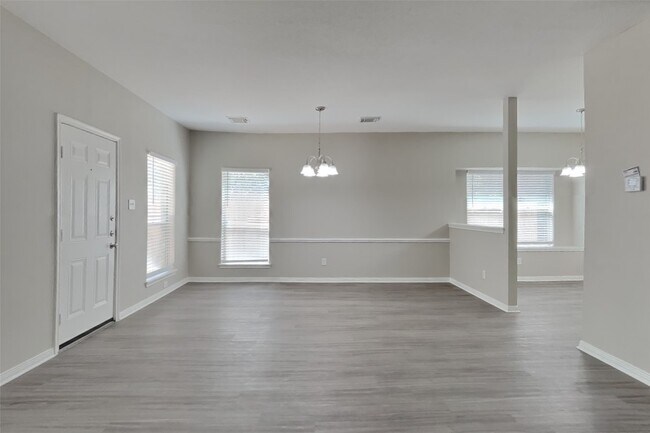 Building Photo - 2919 Double Lake Dr