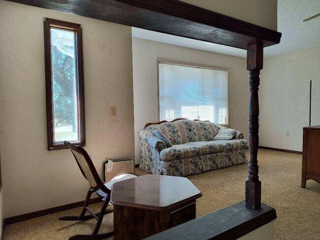 Building Photo - 145 Memory Ln