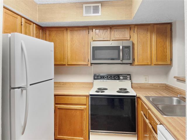 Building Photo - 2305 Basil Dr