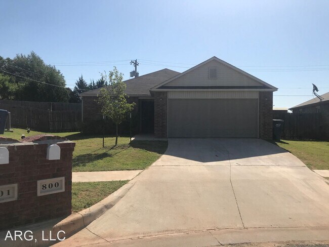 Building Photo - 3 br, 2 bath House - 800 Monarch Way
