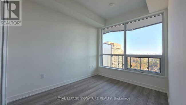 Photo du bâtiment - 110 Broadway Ave