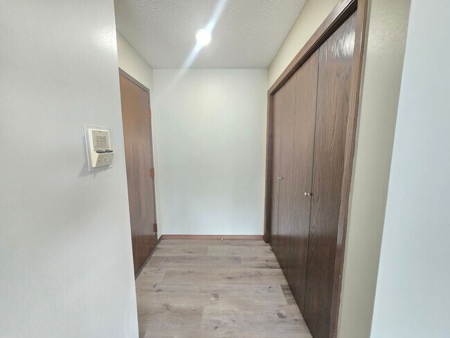 Interior Photo - Diplomat Apartments