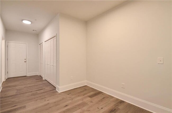 Building Photo - 10 W Goepp St