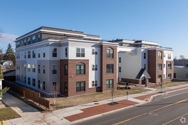 Building Photo - Leonard Apartments