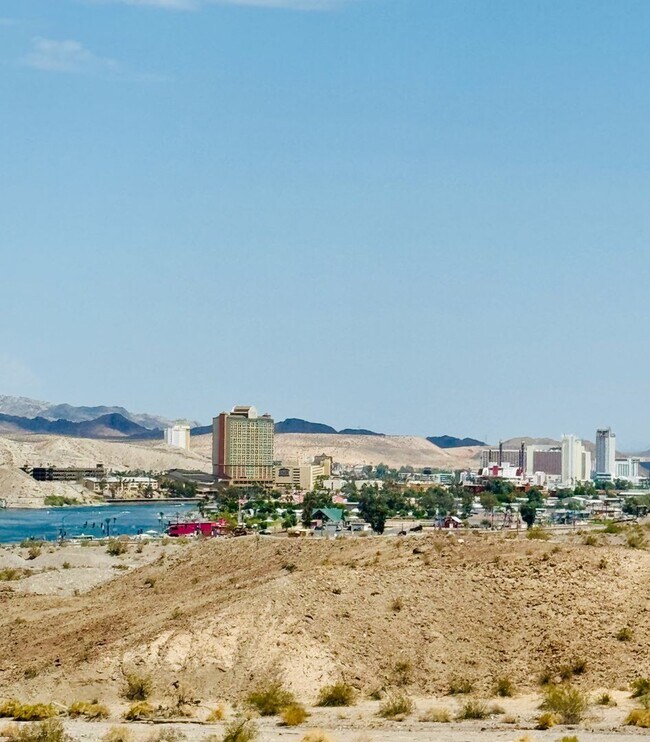 Foto del edificio - 3-Bedroom Condo with Spectacular Views in Riverview Bluffs