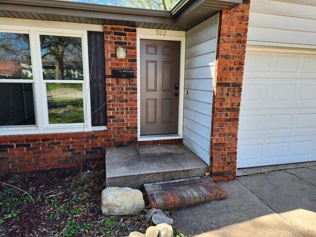 Foto del edificio - Spacious 3-Bedroom, 1.5-Bathroom Home AVAI...