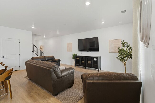 Foto del edificio - 1701 Ripple Rock Dr