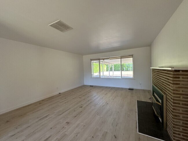Foto del edificio - 2 bedroom - Retro Charmer in the Heart of ...
