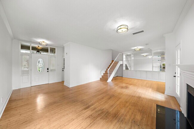 Foto del edificio - 2220 Bering Dr