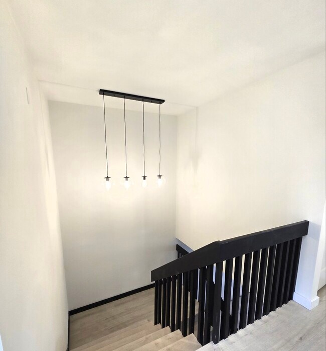 Abajo - 5347 Emerald Isle Dr