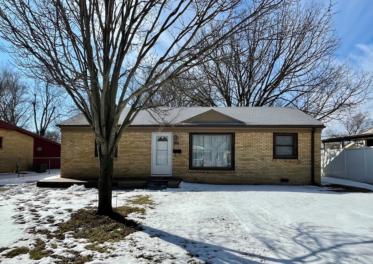 1151 N Lakeview Dr, Derby, KS 67037 House Rental in Derby, KS