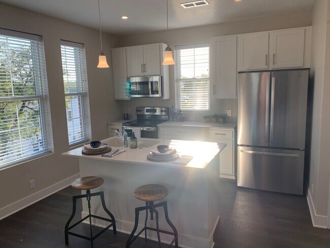 Building Photo - New 2 Bedroom 2.5 Bathroom Two Story Corner Unit in Ralston