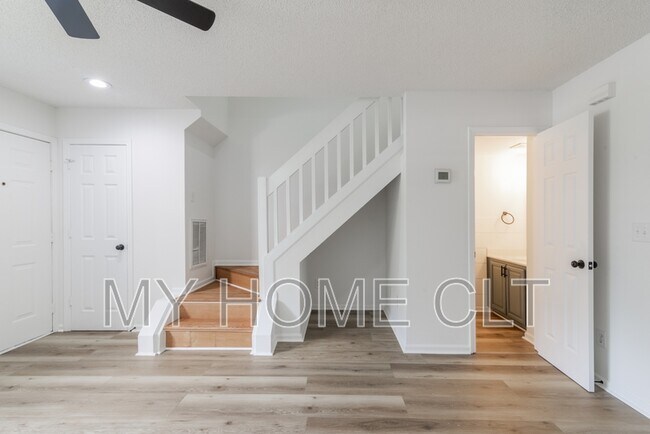 Foto del edificio - 1766 Forest Side Ln