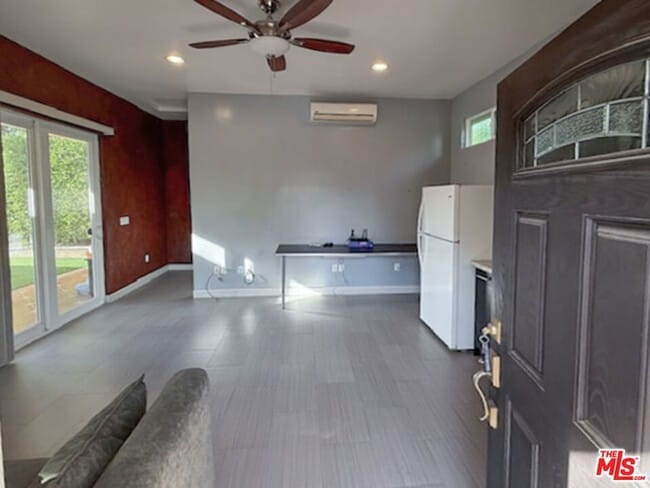 Foto del edificio - 6231 Royer Ave