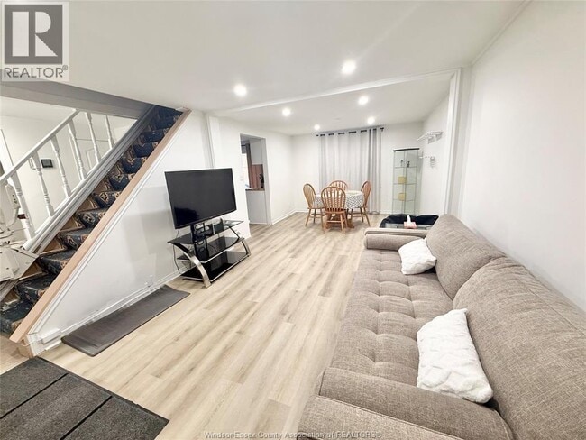 Building Photo - 10664 Atwater Crescent