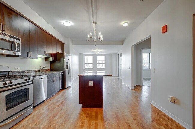 Foto del edificio - 437 W Division St