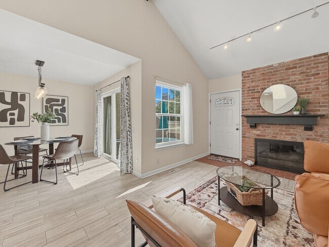 Foto del edificio - Move-In Ready Townhome!
