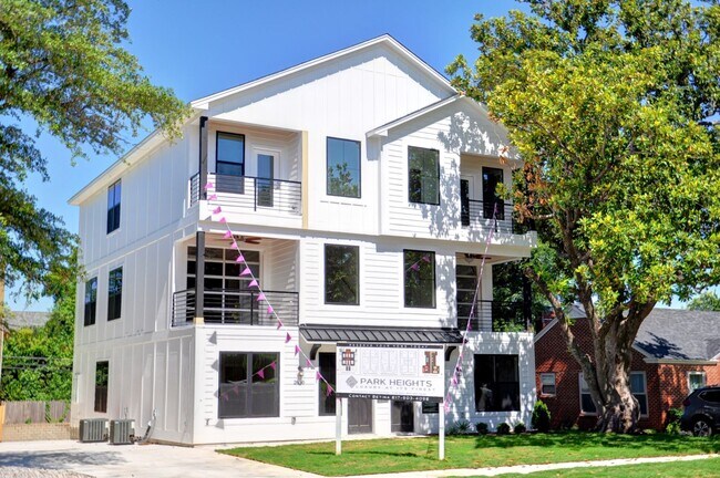 Foto del edificio - 2628 Forest Park Blvd