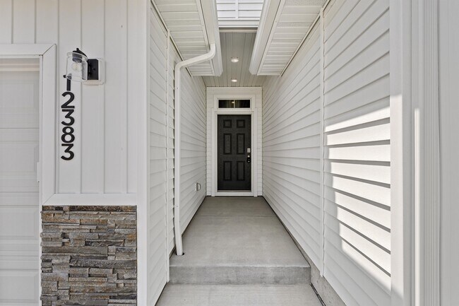 Building Photo - 12383 Genevieve St