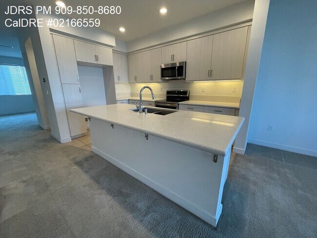 Foto del edificio - El Monte 2 Bedroom Townhome