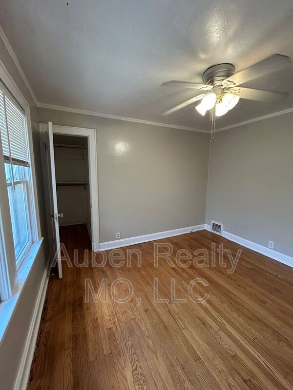 Foto del edificio - 5345 Charlotte St