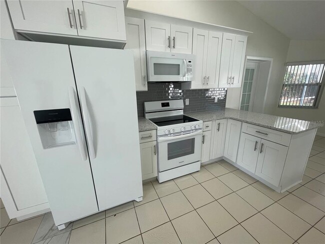 Building Photo - 9 Birchwood Pl