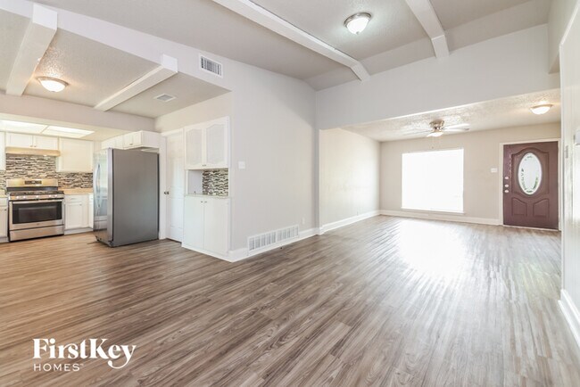 Foto del edificio - 1406 Ridgecrest Dr