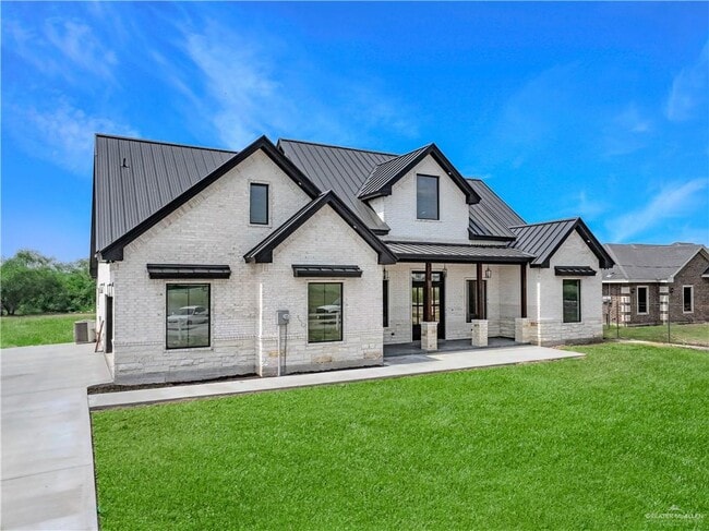 Building Photo - 23 Davis Rd