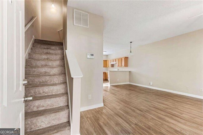 Building Photo - 6750 Sunset Hills Blvd