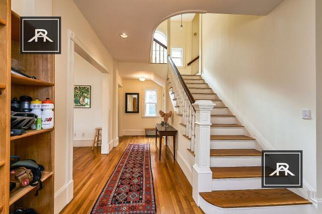 Foto del edificio - 5 bedroom in Brookline MA 02446