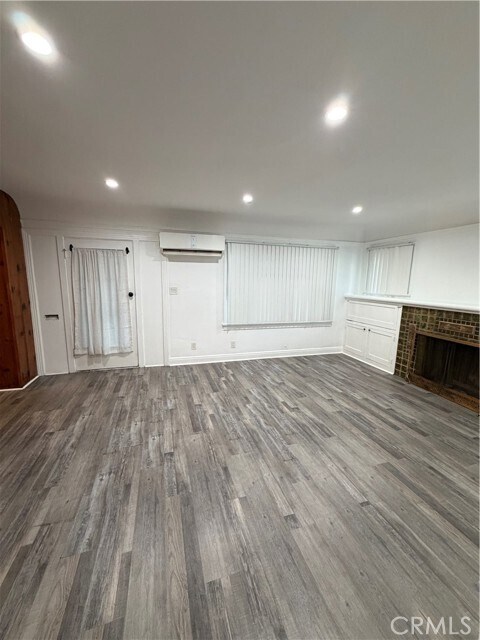 Foto del edificio - 1802 E Glenoaks Blvd