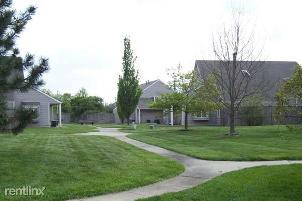 Building Photo - 2307 Hawthorn Dr