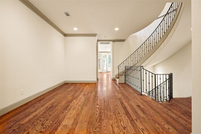 Foto del edificio - 1655 Castle Ct