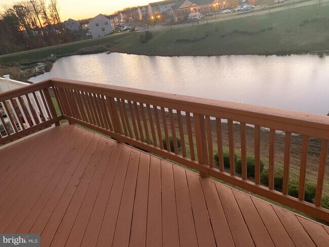 Foto del edificio - 305 Spring Park Ln