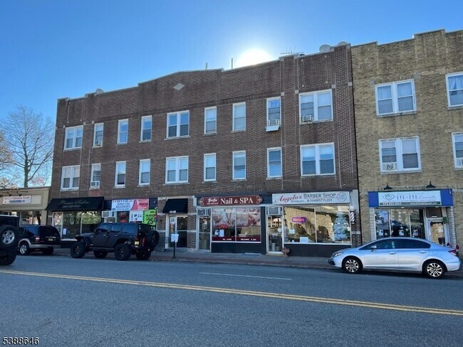 Foto del edificio - 412-416 Bloomfield Avenue Unit 21