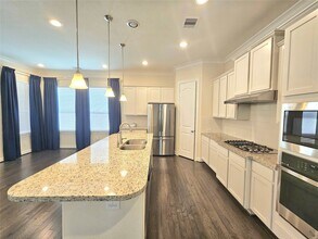 Building Photo - 9610 Knights Station Dr