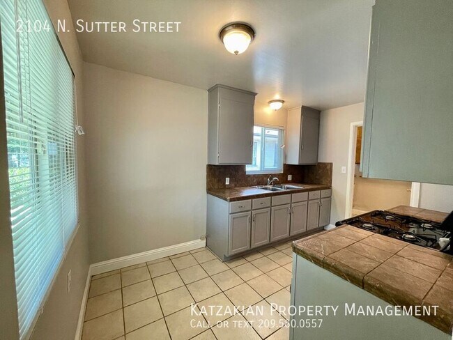 Building Photo - 1 Bedroom 1 Bath Duplex
