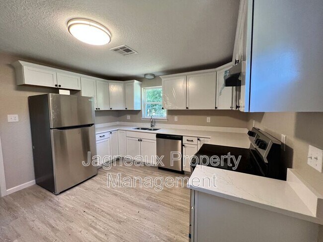 Building Photo - 2818 E Hwy 14