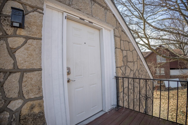 Building Photo - 1214 E Dunklin St