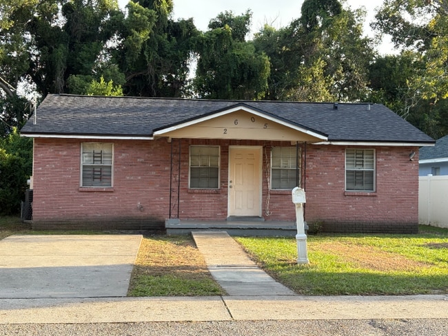 Building Photo - 2605 E 26th Ave