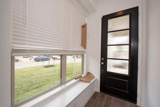 Foto del edificio - 585 Dry Fork Ln