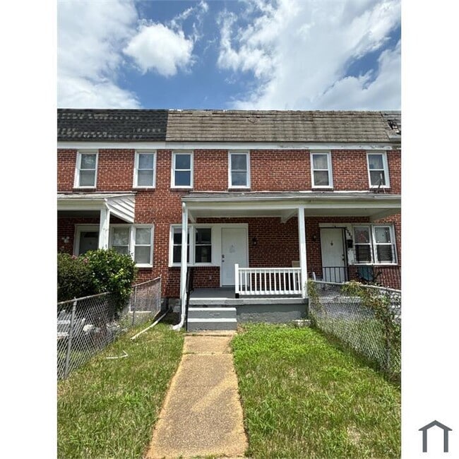 2 Bedroom Fenced In Home - 2 Bedroom Fenced In Home