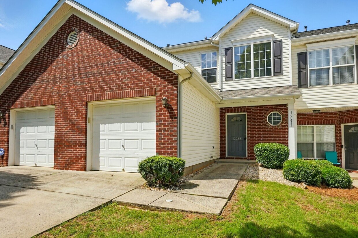 Primary Photo - 2 Bedroom Townhome in Pineville!