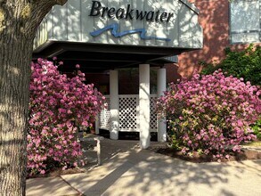 Building Photo - 148 Breakwater Dr