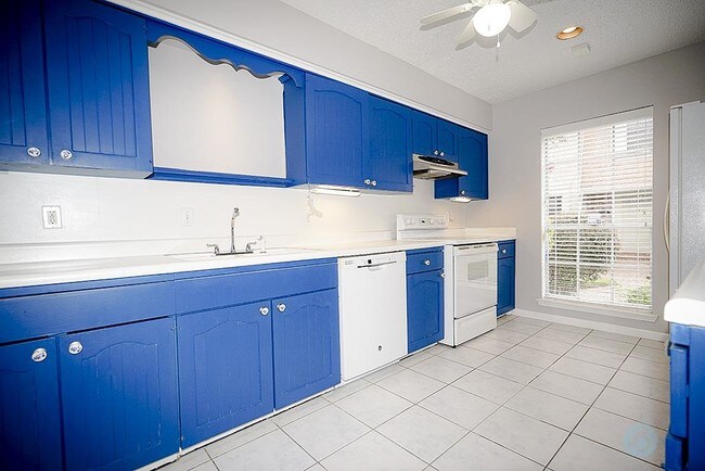 Foto del edificio - 6463 Burgoyne Rd